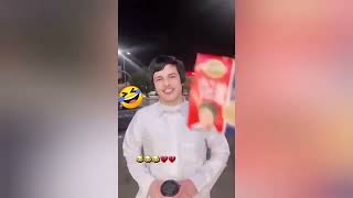 صاحب صورة بسكوت ابو ولد حيآ يرزق 🤣😅