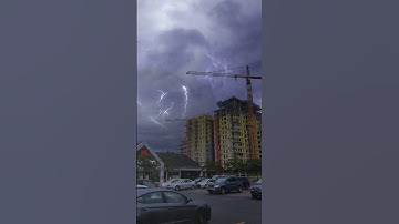 Lightning slow motion