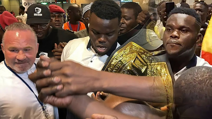 l'arrivée de reug reug très mouvementée l’ambiance total champion du monde aéreport Blaise Ndiagne