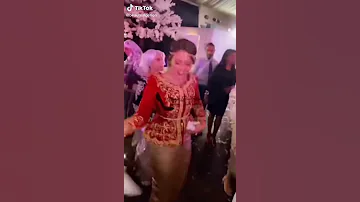 عروس ترقص على انغام انا الوحدانية 