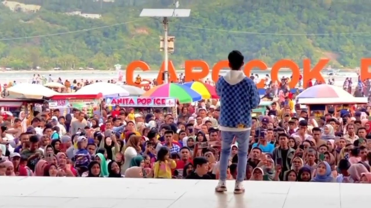 Live Perfom Davit iztambul - Lah Manyuruak tapi tampak juo