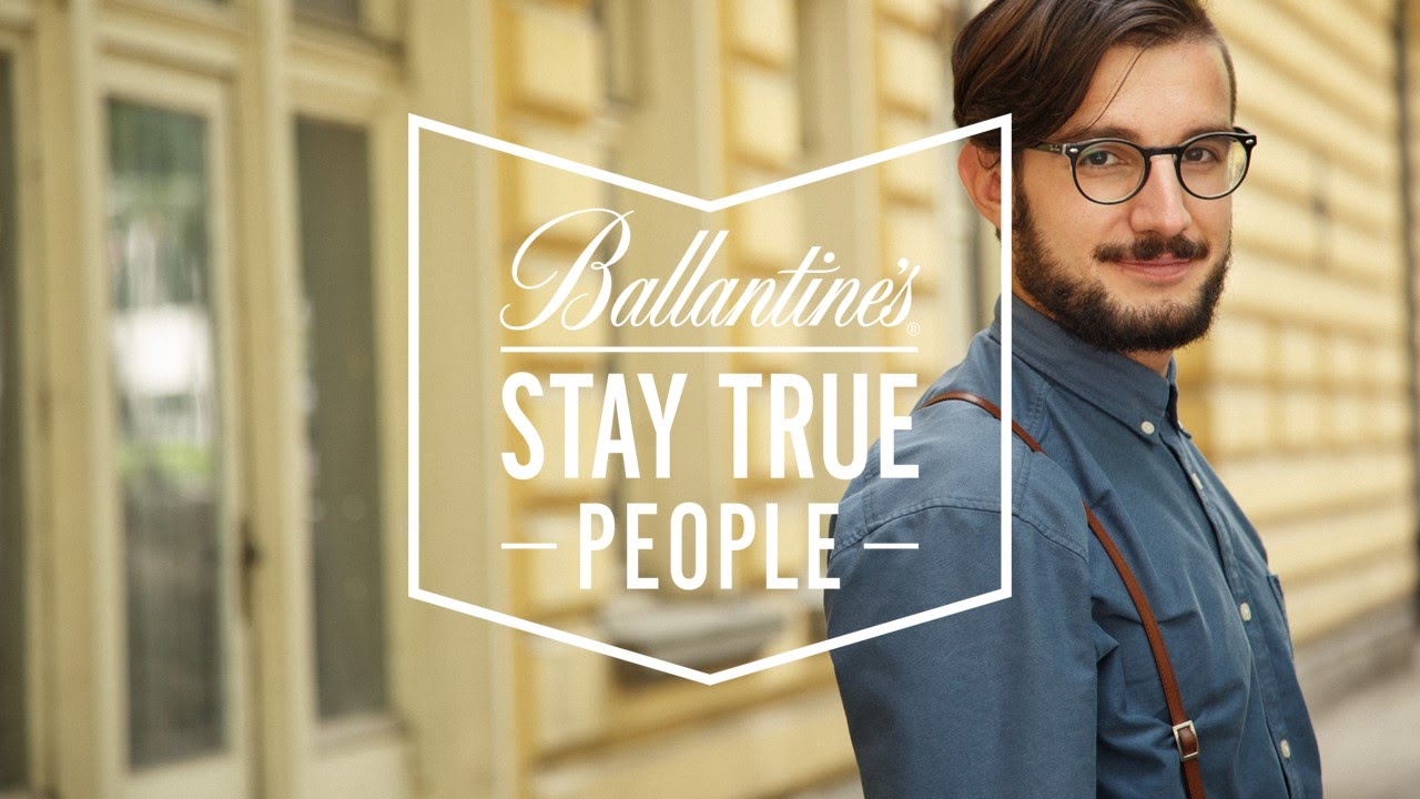 True people. True people. True people. актер в шляпе. судья с ноутбуком.