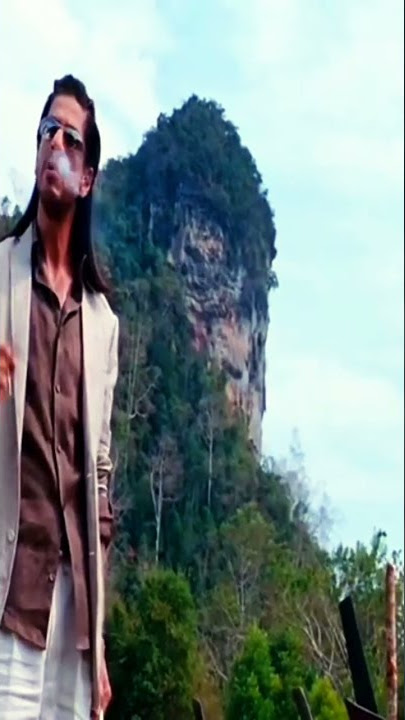 SHAHRUKH KHAN'S cool entry scene DON 2 |😎|🔥|#don2 #srk #attitudestatus #cool #youtubeshorts