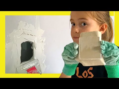 ✅ Быстрый ремонт дома! Как заделать небольшие дырки в гипсокартоне 🚀 6-летняя девочка