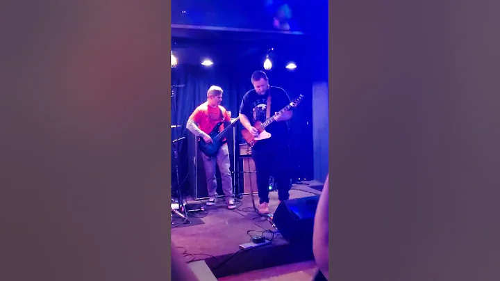 Deannapalooza-Bi...  Dog solo