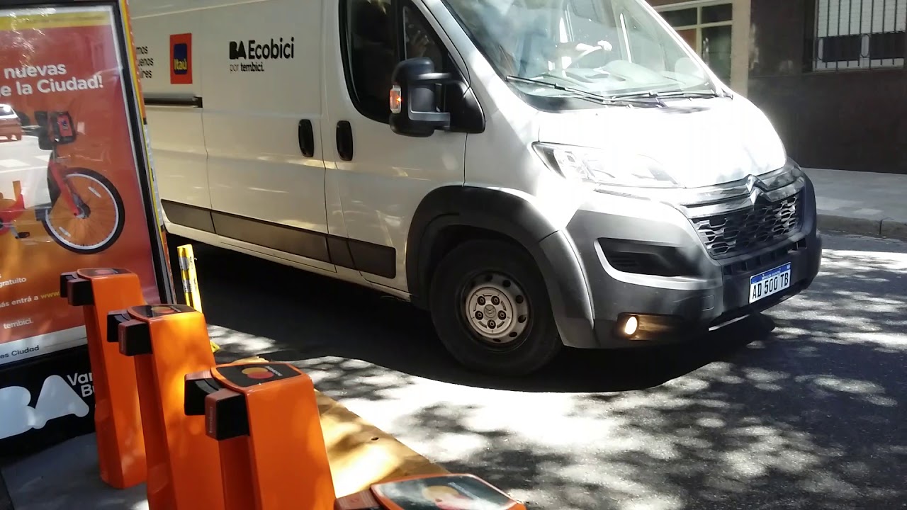 Canal JDB. Nuevas Ecobicis. Me sacaron fotos cuando hacía video.