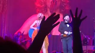 Sugarland sings "Baby Girl" live at PNC Arena