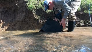 Inner City Creek Treasure Hunt: Found a SAFE What Inside ??