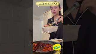 Riena Masak Bekal Untuk Keith Foo Di London