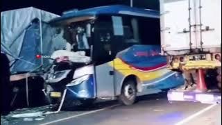 Gagal nyalip, Bus Sugeng Rahayu Tabrak Truk Gandeng di Saradan Madiun | Laka Bus Akap vs Truk