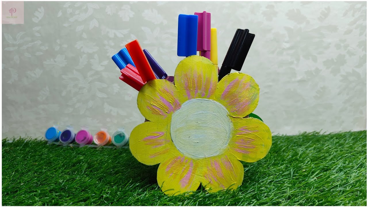 How to make a DIY pen holder from cardboard/ Flower pen holder🌺#craftideas#bestoutofwaste#homedecor 