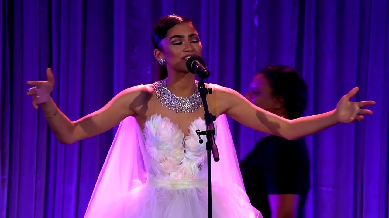 Zendaya performs Neverland at Pre-Oscar Dinner - YouTube