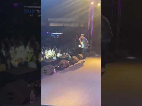 اغنيه سينجل لايف عمرو دياب من حفله سلطنه عمان