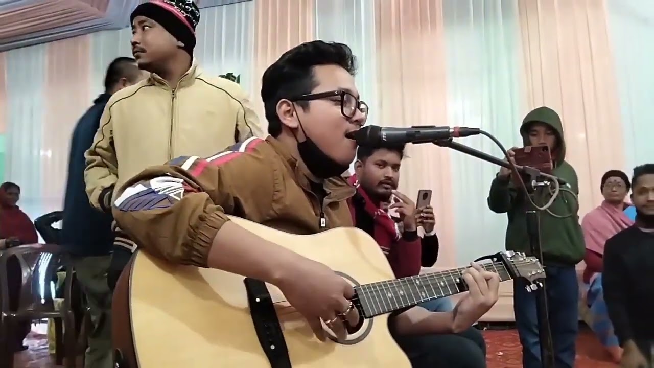 Probin Borah ৰ গীতৰ অনুষ্ঠান উপভোগ কৰো আহক। তেওঁ কি কি গান শুনালে?