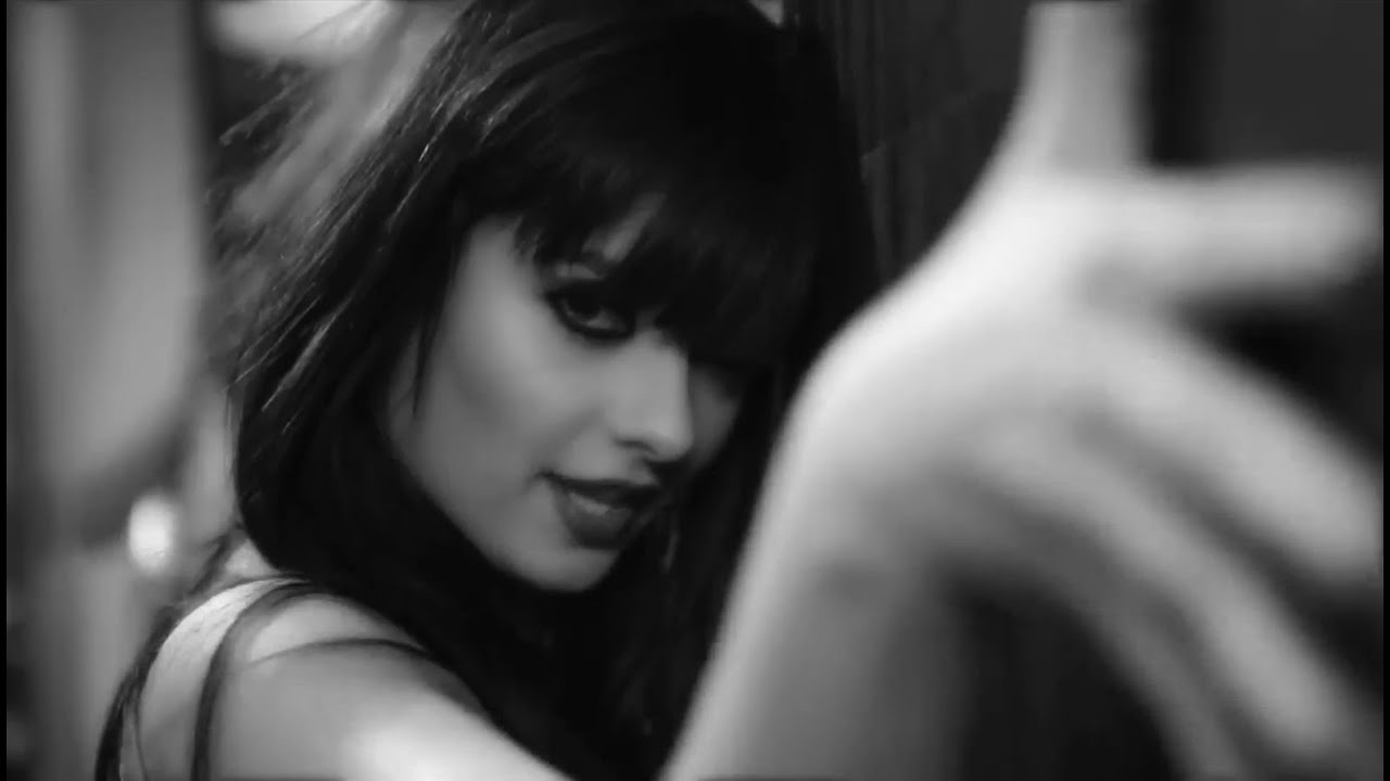 Lola - Benned élek (Official video)