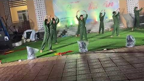 Nhóm múa lớp 10a11 thpt Cái Nước, năm học 2025-2026