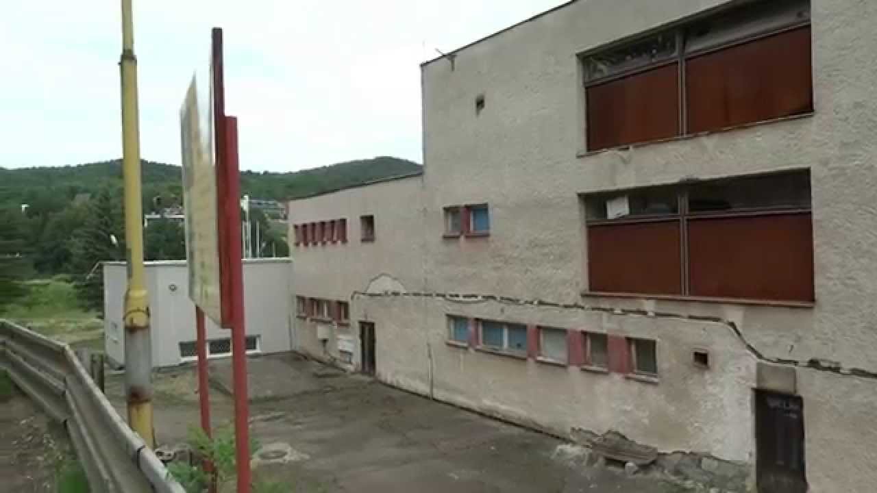 Schátraný bývalý hotel SZM Valkov (Domaša)