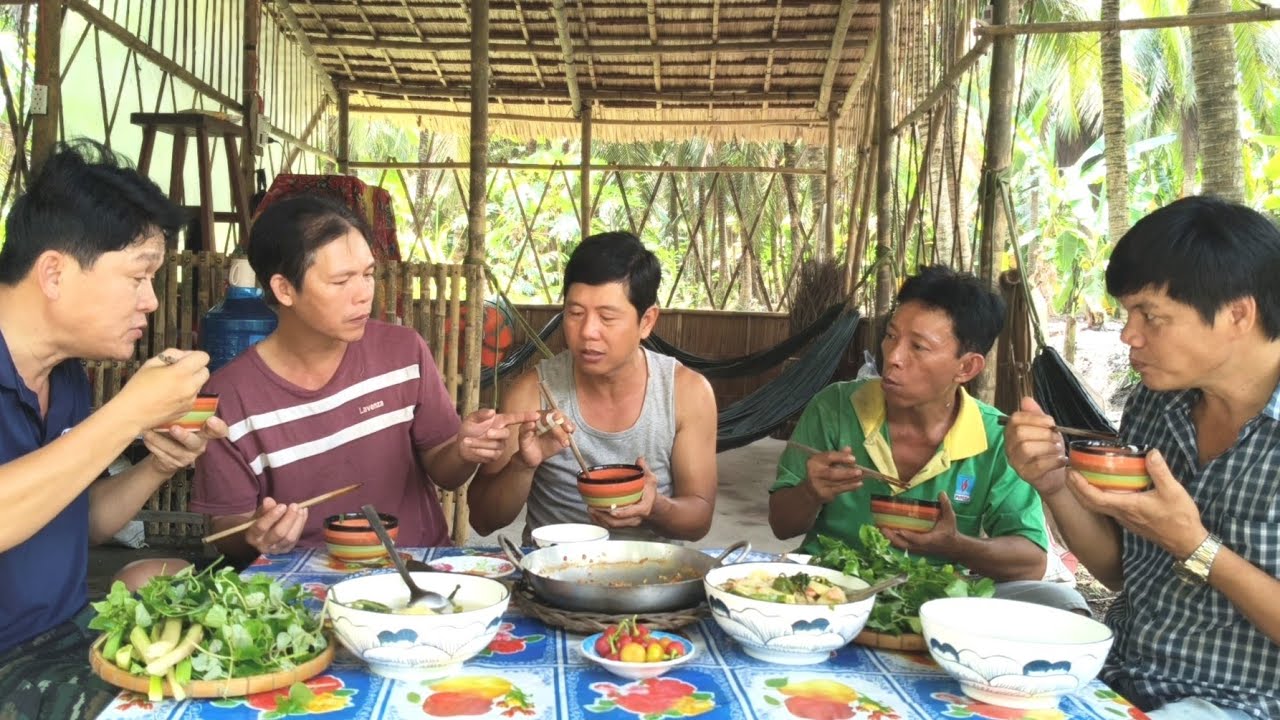 Anh Em Họp Mặt Đến Thăm Khi Hay Tay Mới Vừa Băng Bó | Kho Quẹt Vlog T108