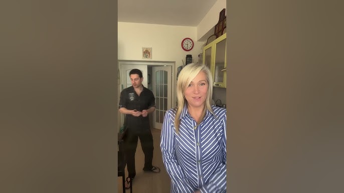 Лесбиянкалар ануспен ойнайды және оны жалайды