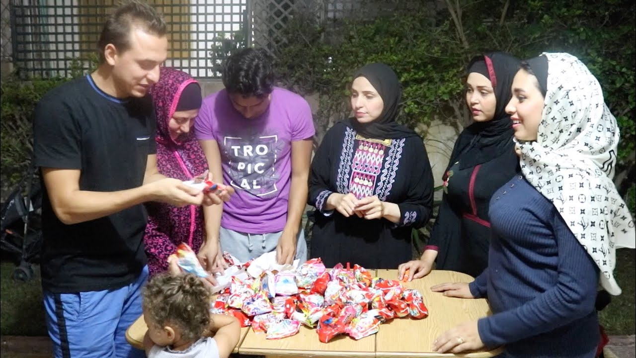 تحدي اكياس الحظ ! 100 كيس حظ من المفاجات للعائلة ! مين اقول حظ الحكم لكم