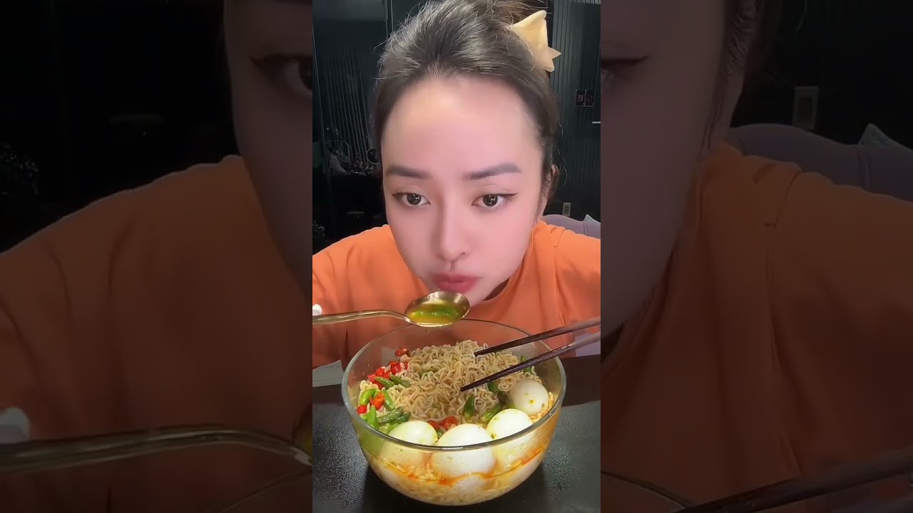 Mì gói ăn kèm măng ko bị ngán nè  😋😋