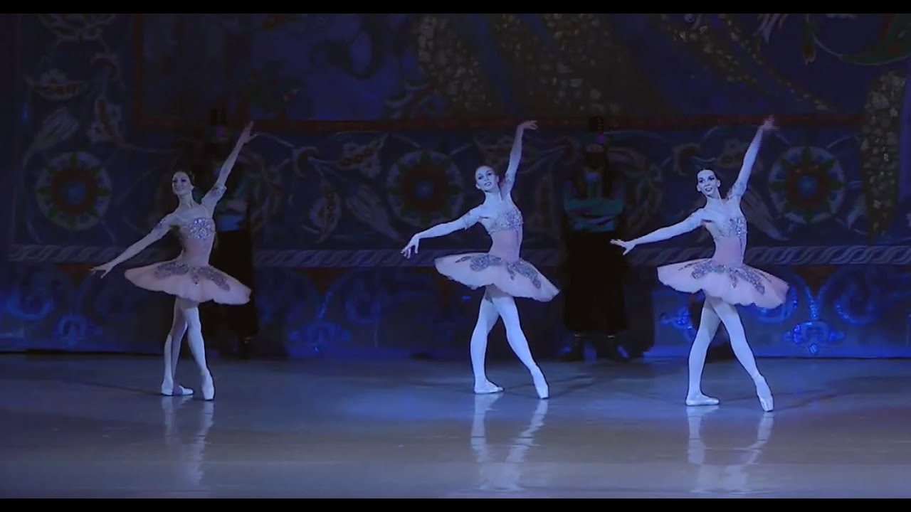 オダリスク パ ド トロワ 海賊 キエフバレエ団 Odalisque Pas De Trois 1 St Odalisque Le Corsaire Kiev Ballet Youtube