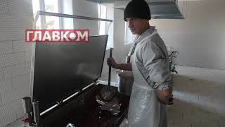 Як працюють російські військовополонені в українському таборі