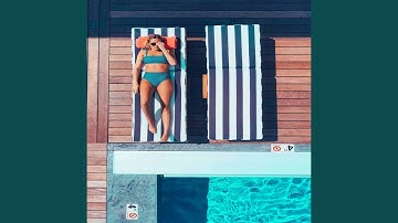 Pulsating Backdrops for Weekend Holidays