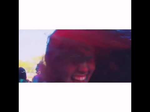 كلها فرحانه بالعضلات