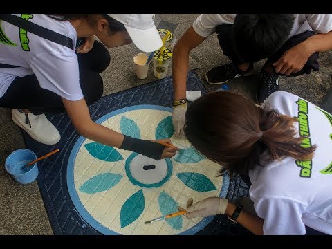 Video Ngỡ ngàng với những bức tranh đầy màu sắc trên nắp... - youtube