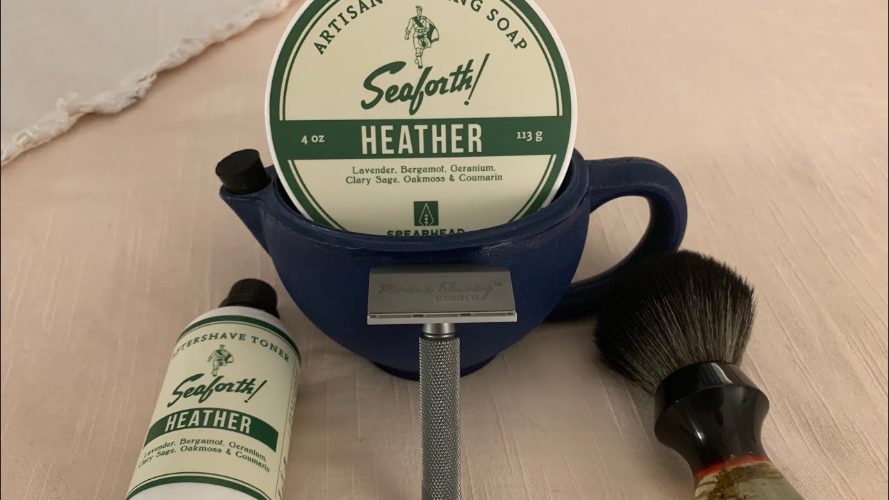 A Review of the Phoenix Artisan Accoutrements Starling SE Razor