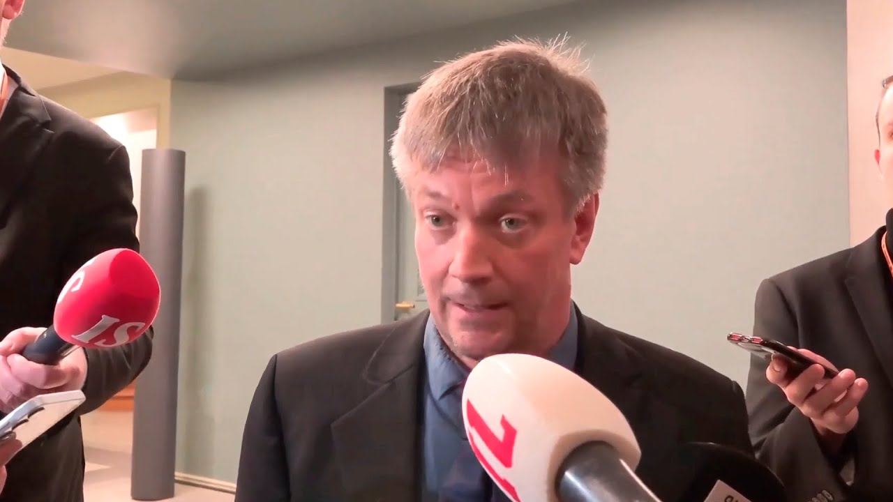 TEEMU KESKISARJA JAUHOTTAA TOMITTAJAN