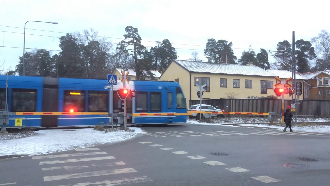 Järnvägsövergång Brevik (Hövdingevägen) / Swedish railroad crossing
