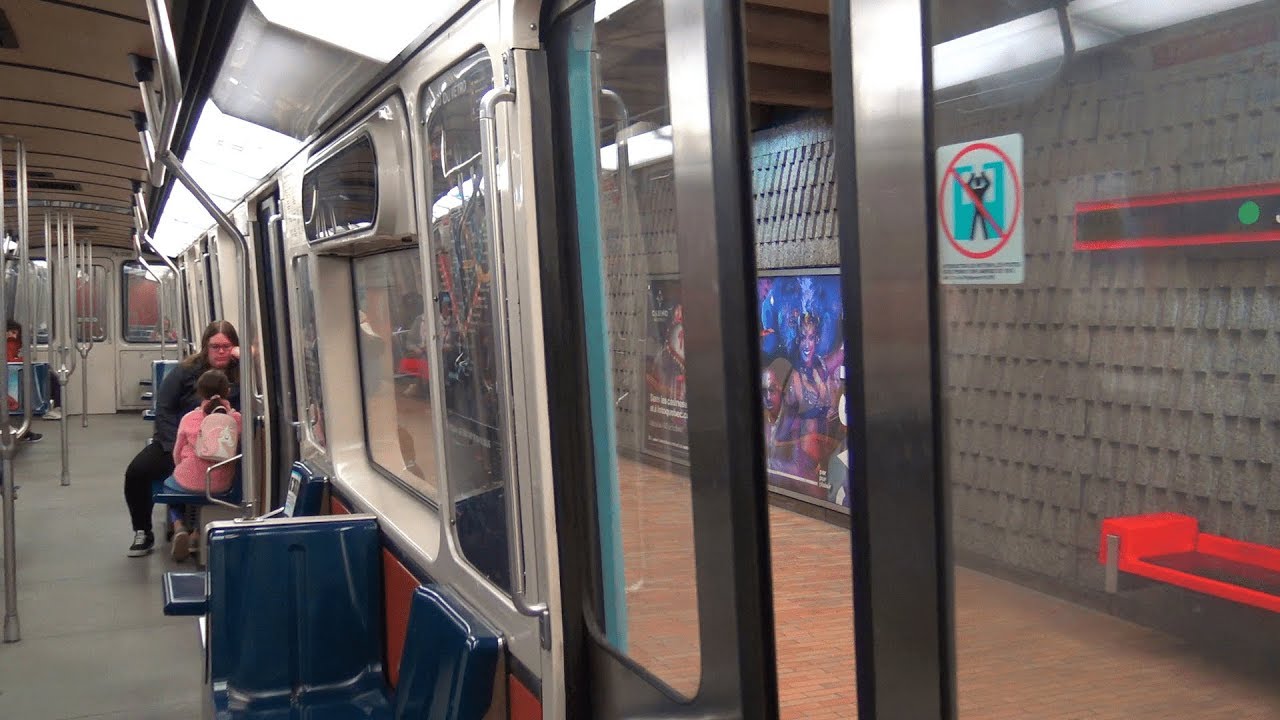 A bord du metro MR 73