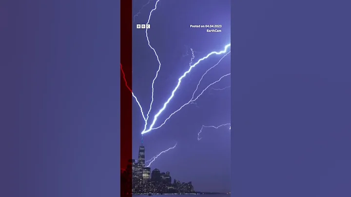 A massive lightning bolt hit New York City’s tallest building and lit the sky. #BBCNews - DayDayNews