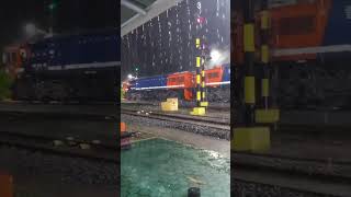 lokomotif CC 205 hujan hujanan
