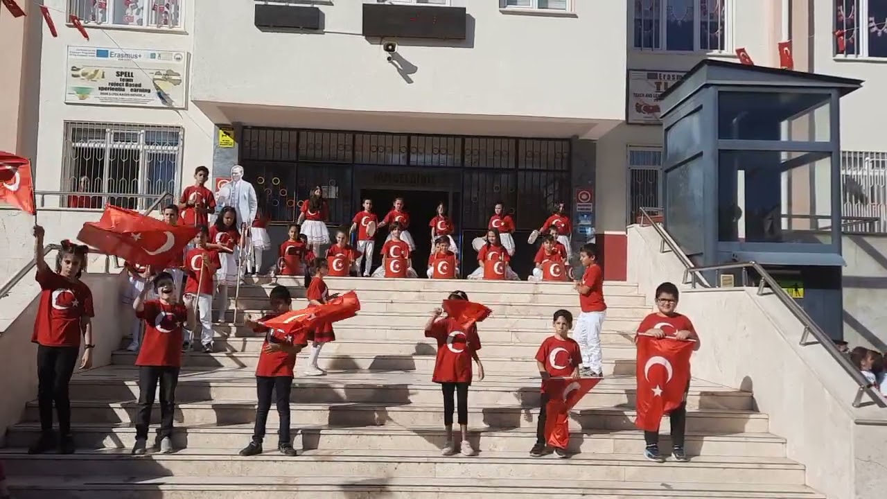 Okulumuz 4/B sınıfı ve Özel Eğitim Sınıfının 29 Ekim Cumhuriyet Bayramı 