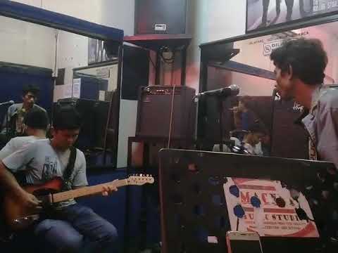 NAFF-Kau masih kekasihku COVER Amura Persi asli NAFF-Kau masih kekasihku COVER Amura Persi asli