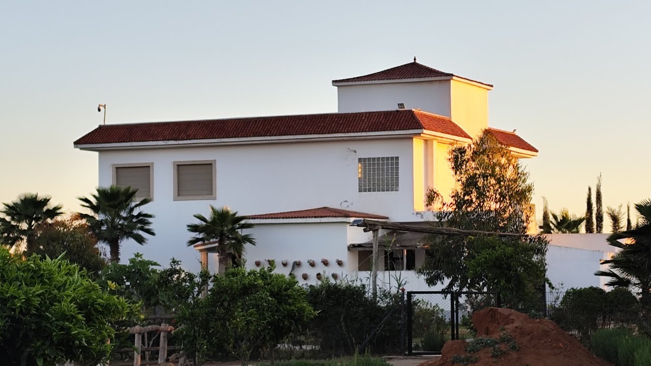 فيرمة كبيرة في بن سليمان نواحي عين القصب مساحتها12000م مسجلة ومحفضة بلميزاجور فيها فيلا كبيرة مجهزة