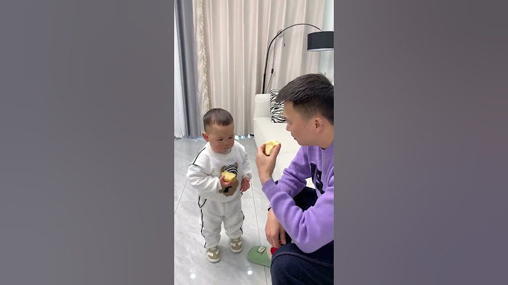 I wanted to tease my father, but... I admit that I lost, this kick was too hasty! Dad with baby hum