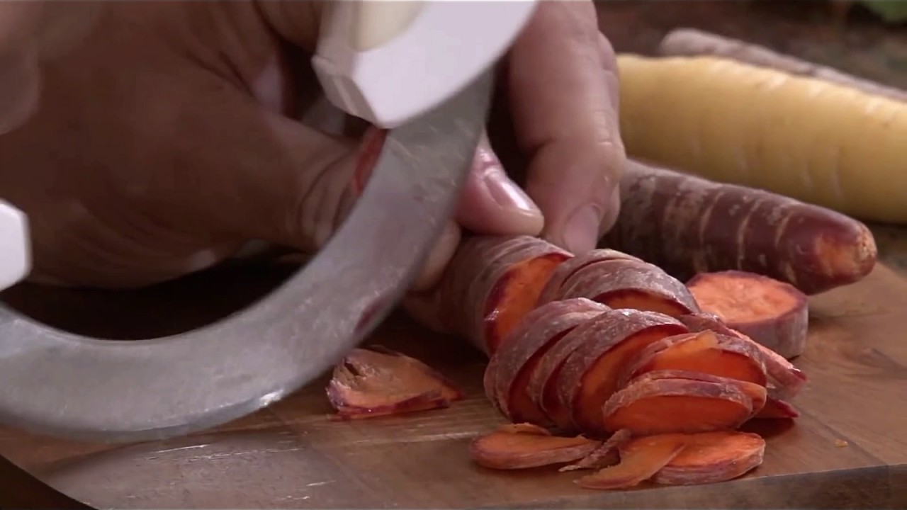 Best Kitchen Wheel Rolling Knife Cutter Circular Blade Rotary Knife Video Review