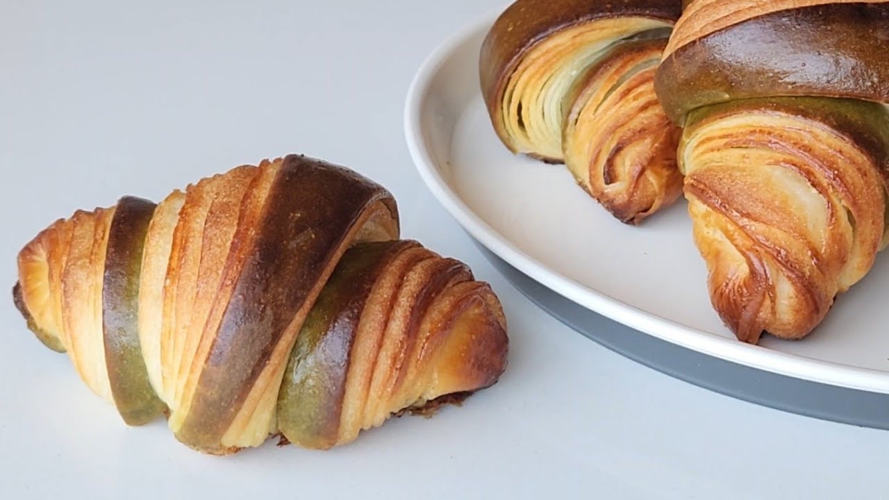 Homemade Matcha Croissant Recipe 🥐 Матчатай крусоант талхны жор 🥐 마차 크로와상 레시피