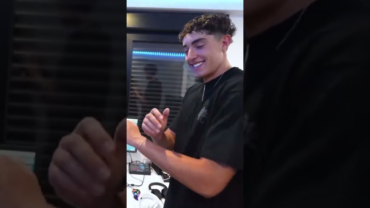 Plex se encuentra a Adri produciendo nueva música y este es el resultado 🔥 