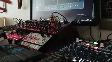 Jamming 2, Behringer Neutron, Korg Volca bass & SQ-1,  Arturia drumbrute & keystep, Zoom G1X on