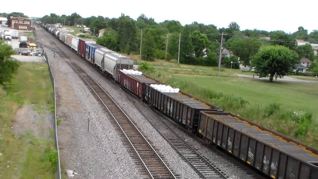 BNSF 7047 leads manifest freight into Marceline, Mo.