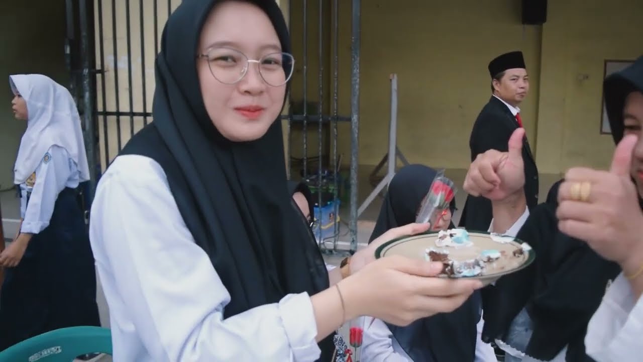 TERIMAKASIH GURUKU | PERSEMBAHAN SISWA-SISWI MTS IKHWANUL MUSLIMIN UNTUK GURU-GURU