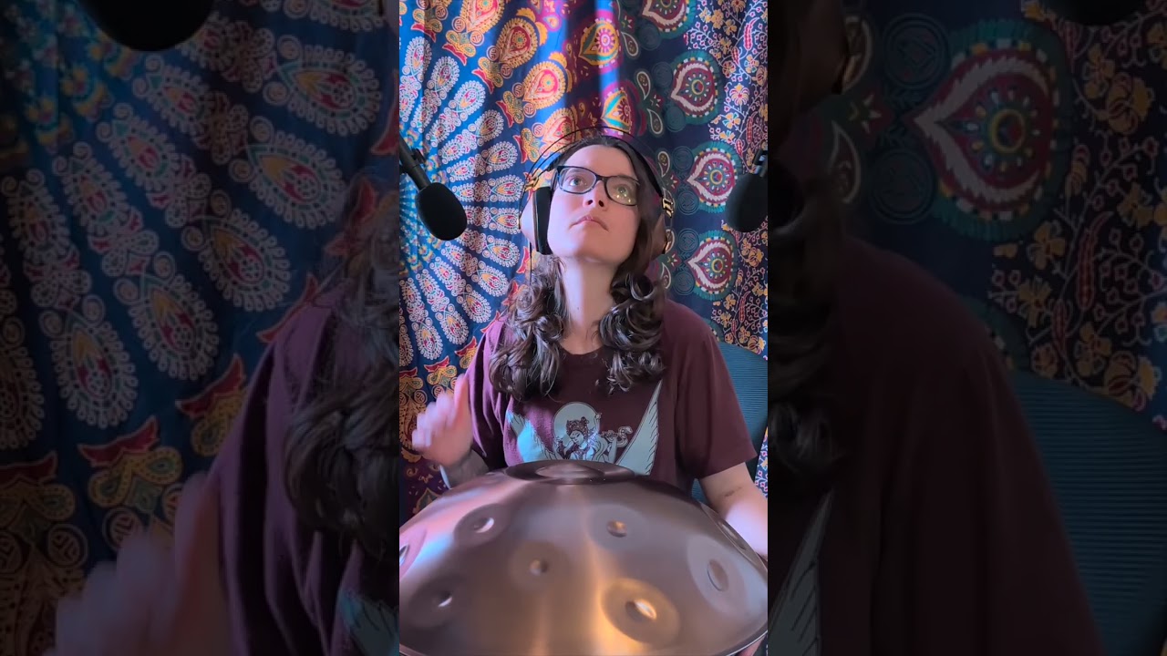 Live loops on the E Amara 20 handpan