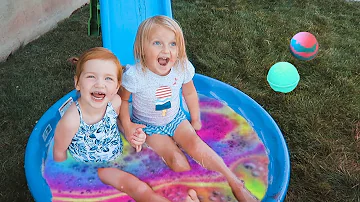 BEST FRIEND SWIM PARTY!! with colorful bathbombs