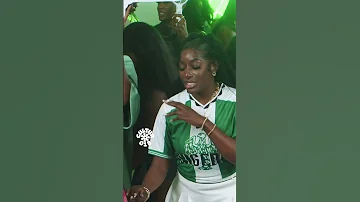 Demure Dancing She Didn T Even Drop Her Bag Afrobeatsdj Afrobeatmix 