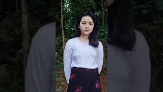 Cewek Cantik Baju Putih Polos